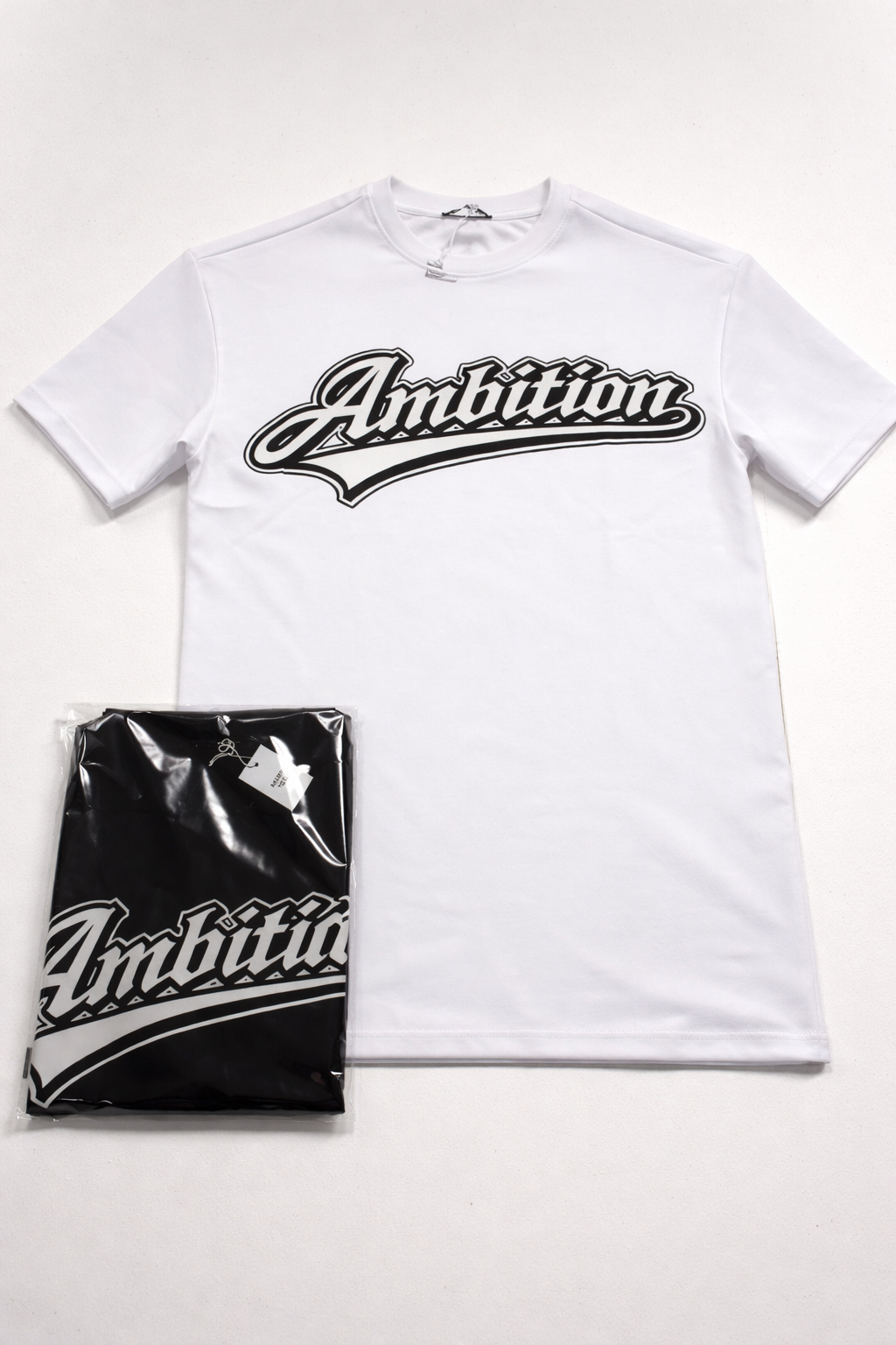 WHITE T-SHIRT AMBITION