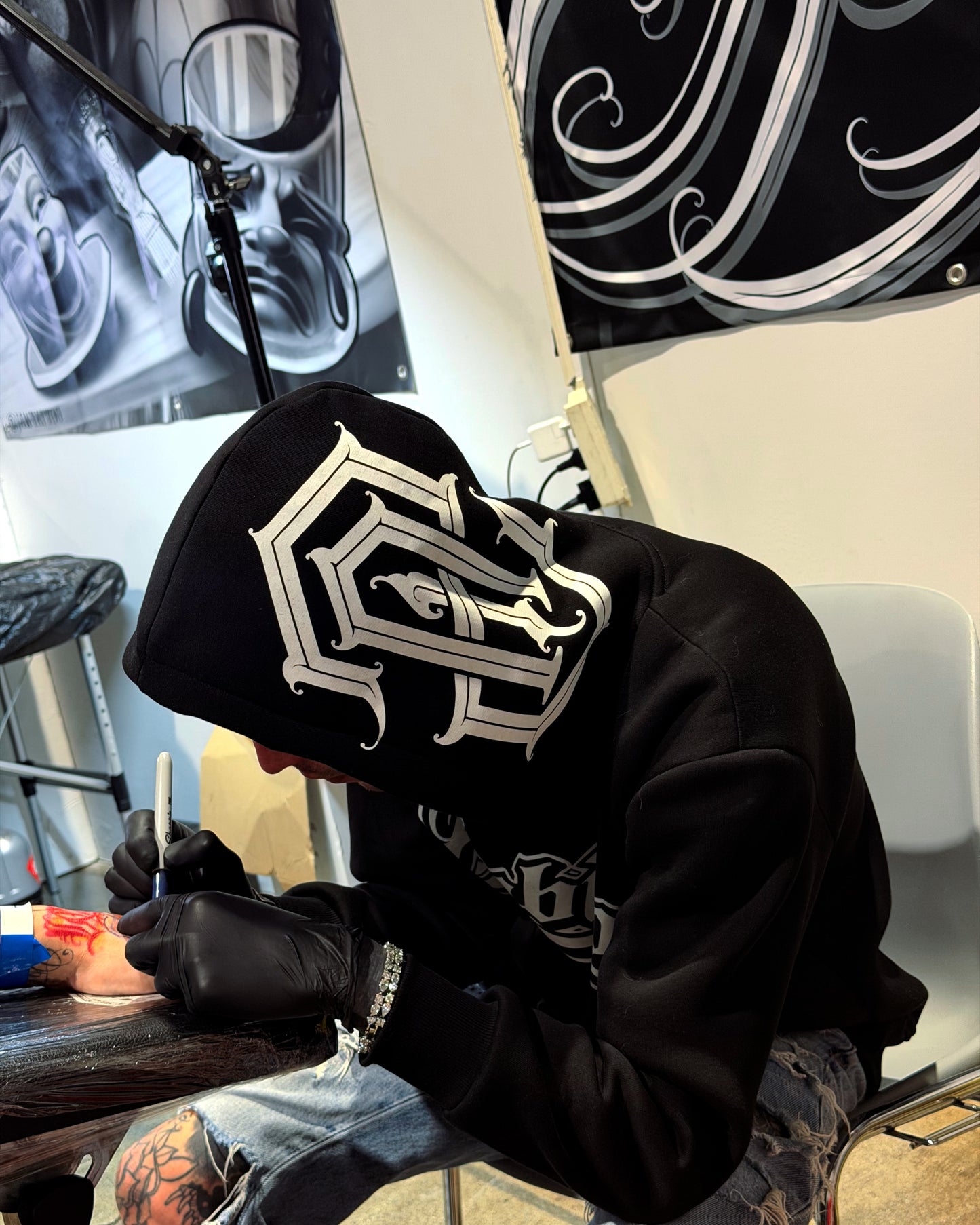 BLACK HOODIE AMBITION