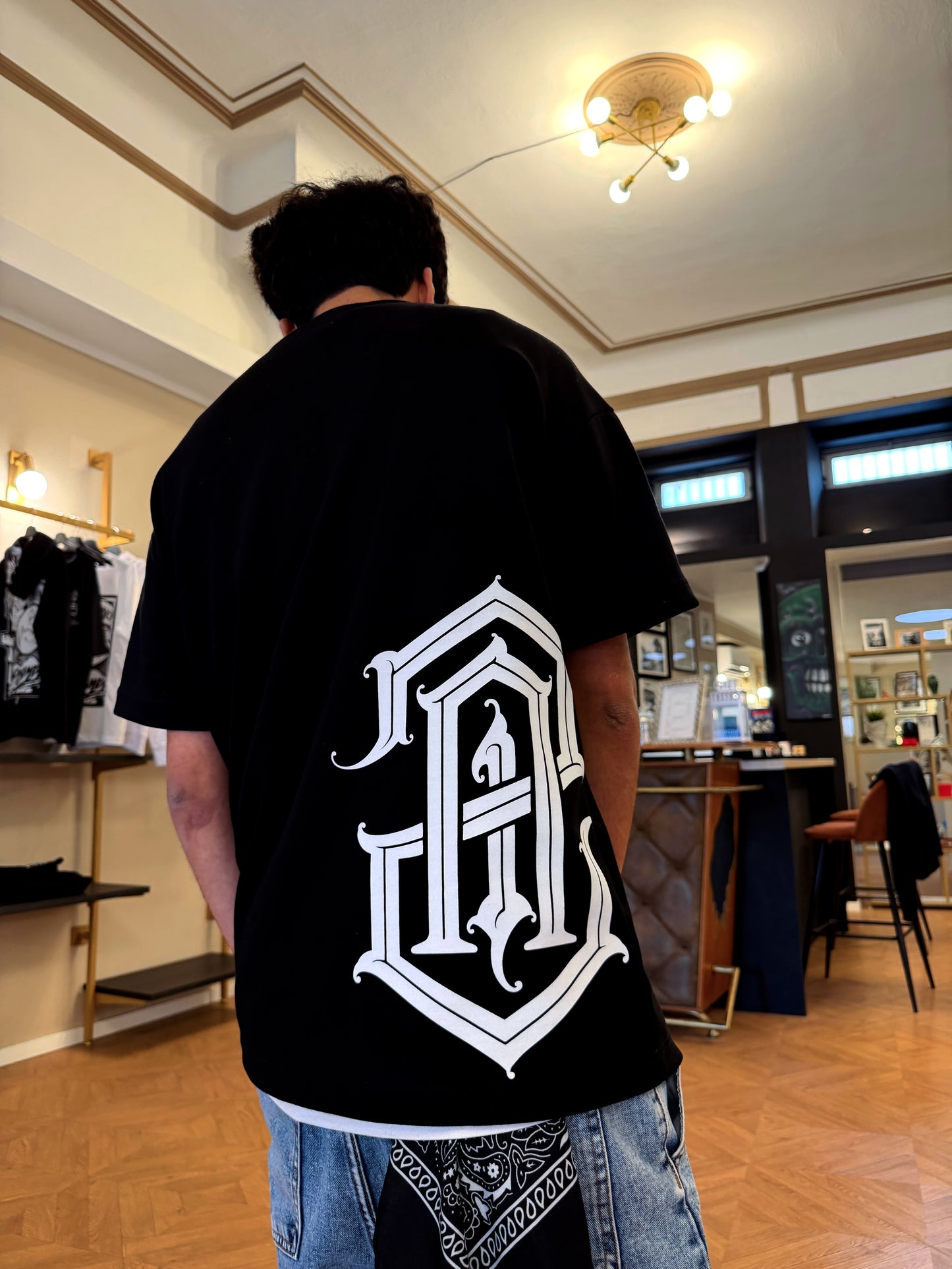 BLACK T-SHIRT AMBITION