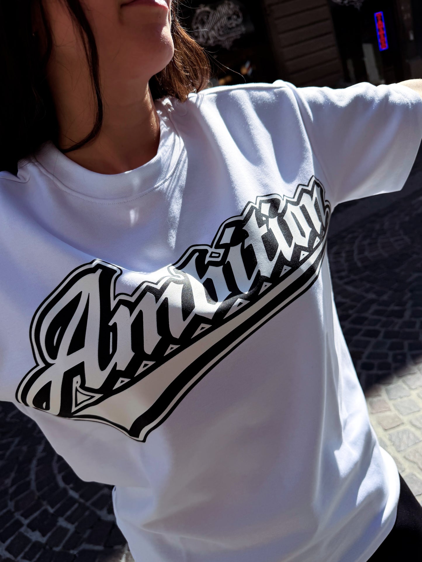 WHITE T-SHIRT AMBITION